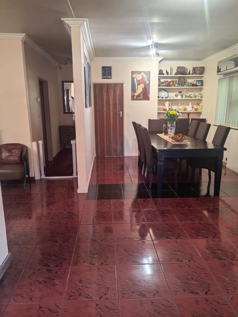 5 Bedroom Property for Sale in Peerless Park North Western Cape